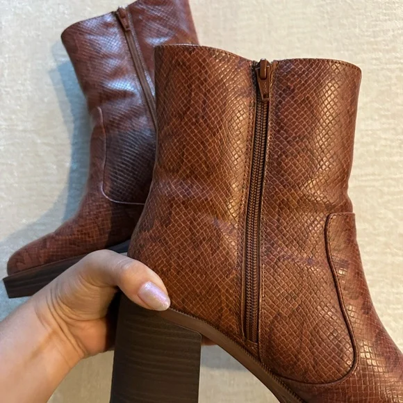 Universal Thread Brown Snakeskin Chunky Heeled Boots - Picture 2 of 5